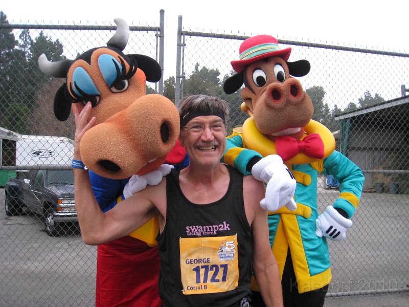 Disneyland 2010 HM Race 0290.JPG - OOps... poked her right in the eye.